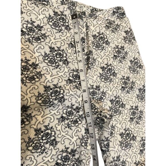 Ann Taylor Loft Cropped Pants Creamy White with Black Floral Size 8P - Picture 4 of 9